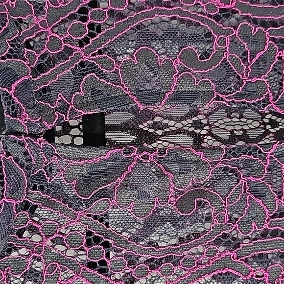 WHBM Lace Top with Teardrop Back+Fringe Hem Omb Blu Raspberry Rose Color - Picture 11 of 17